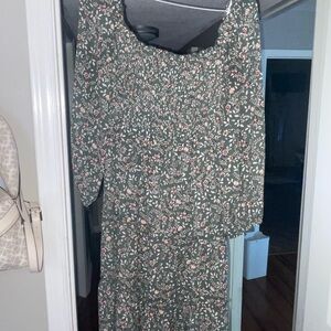 Elegant Floral Long Sleeve Dress in Green